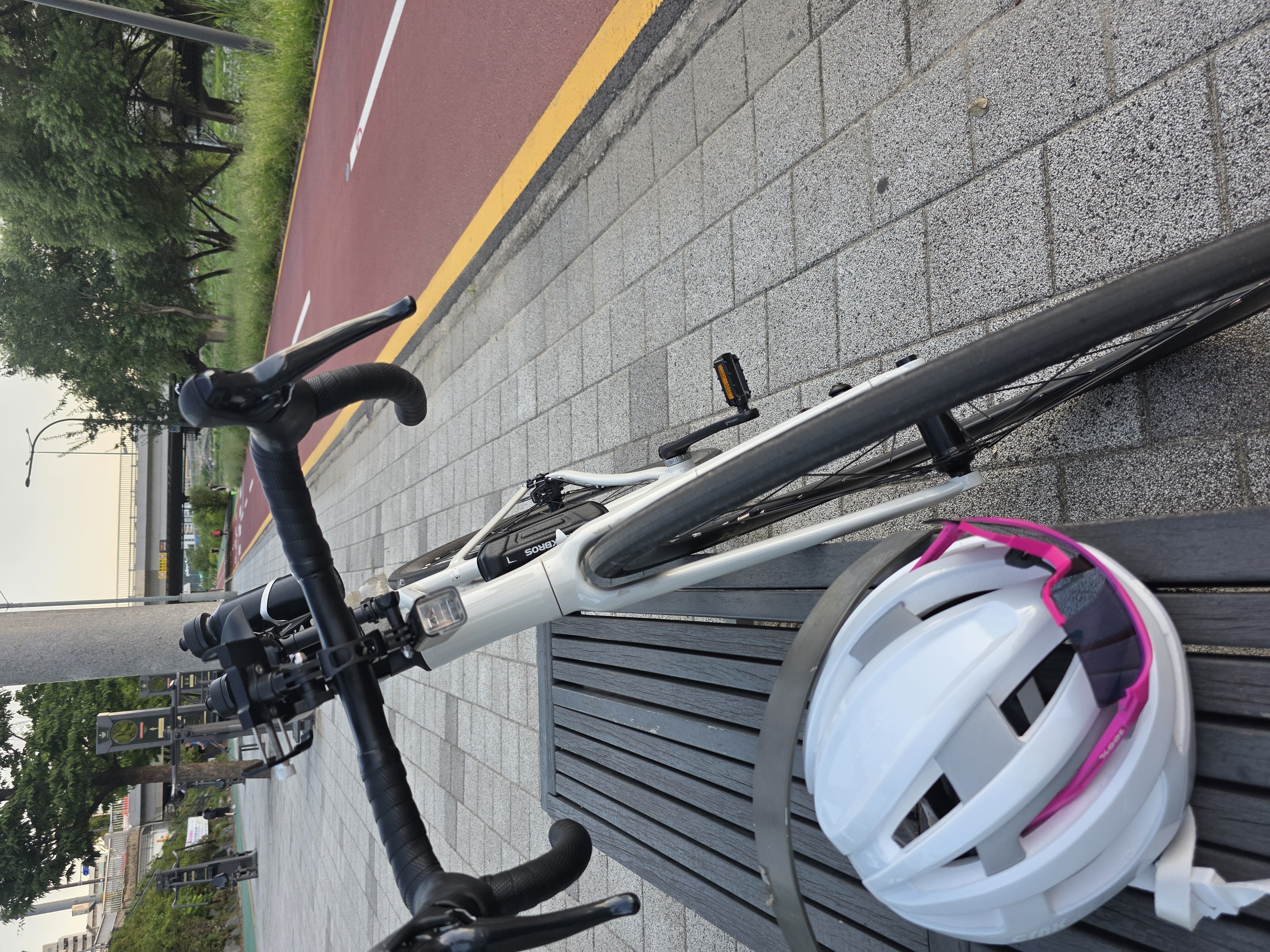 이*섭님의 R1 리뷰 이미지 3