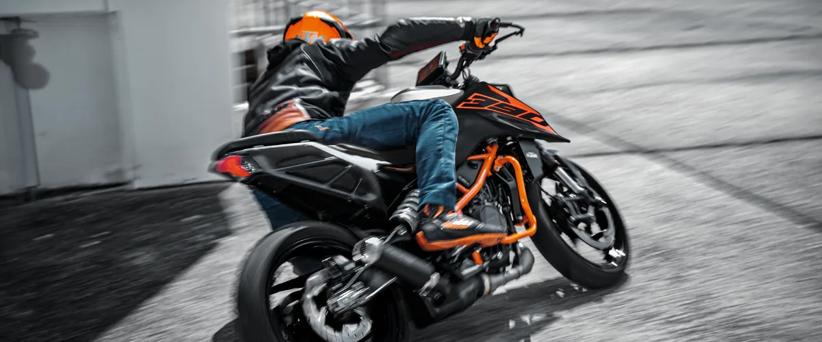 DUKE 390